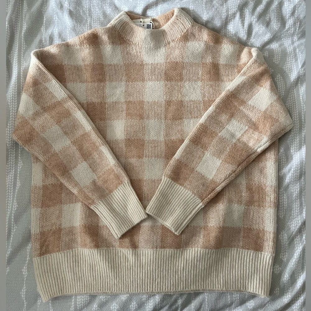 Perkins Collar Checkered Beige and Cream Sweater